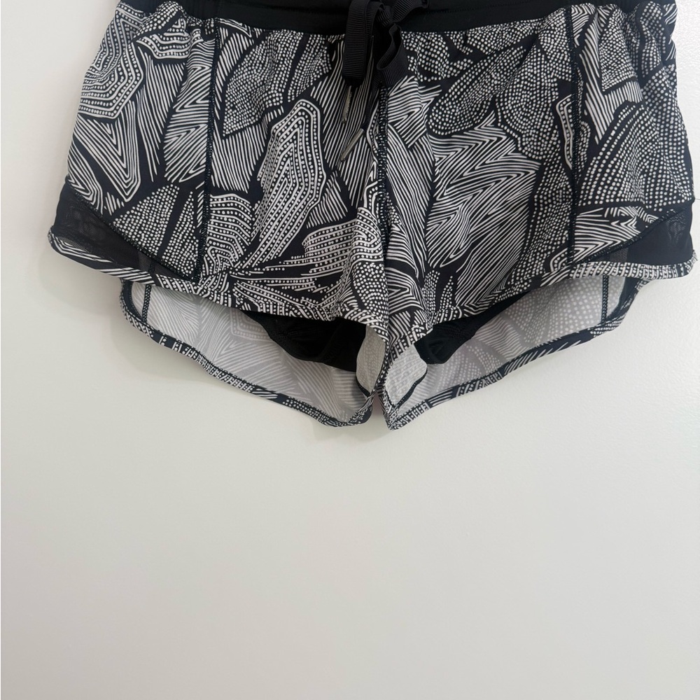Lululemon Hotty Hot Black/White Patterned Shorts Size 6